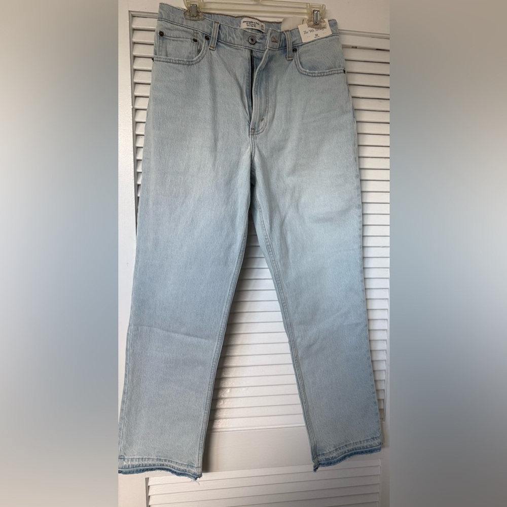 Abercrombie & Fitch Women’s High Rise Straight Jean